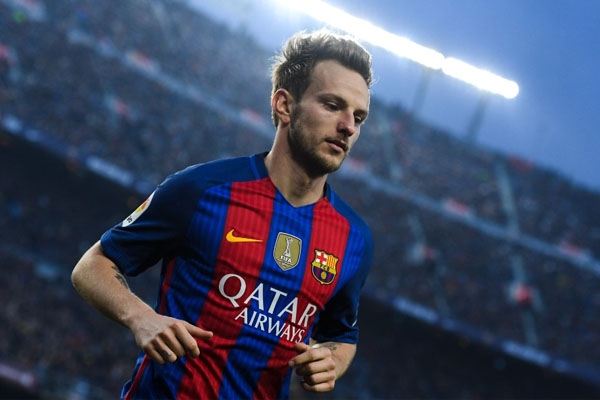 CHÍNH THỨC: Rakitic ký hợp đồng siêu 'khủng’ với Barca