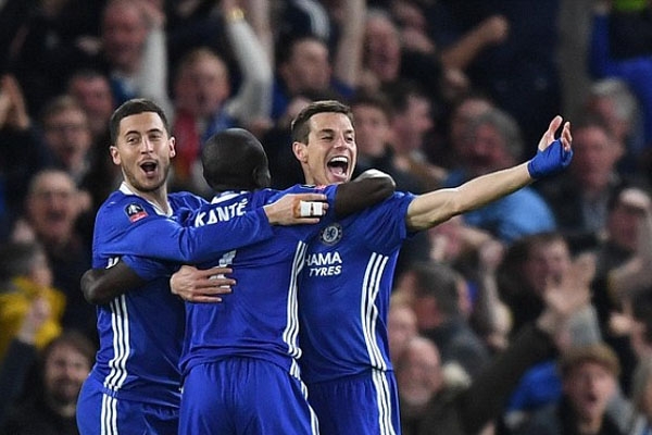 Đánh bại 10 cầu thủ M.U, Chelsea vào bán kết FA Cup