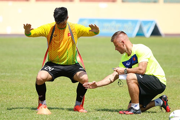 Chuyên gia Đức tung chiêu, U20 Việt Nam ‘cắn răng’ tập luyện