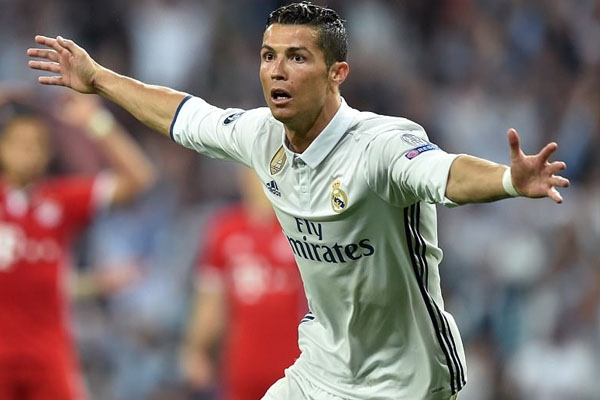Bóng đá TBN 20/4: 'CR7 chuyển vị trí mới để chơi tốt hơn'