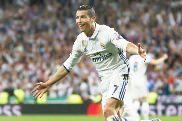 Ronaldo lần đầu trả lời tin đồn muốn rời Real Madrid