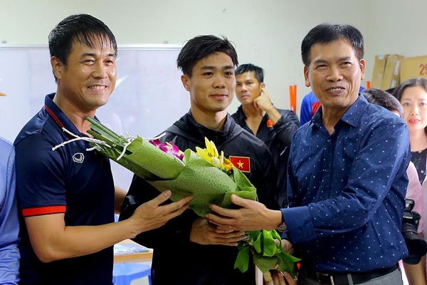 Trưởng đoàn SEA Games 29 giao nhiệm vụ cho U22 Việt Nam