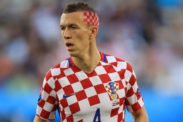 M.U vồ hụt sao Roma, tiến gần hơn tới Perisic