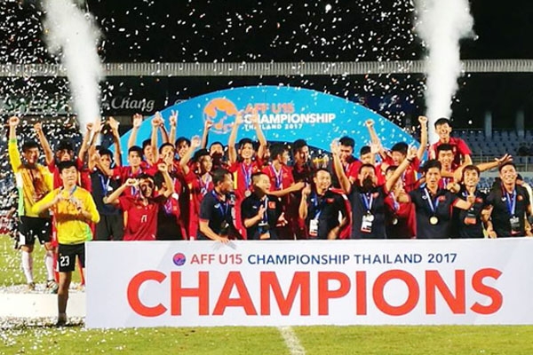 Thắng kịch tính 11m trước Thái Lan, U15 Việt Nam vô địch ĐNÁ