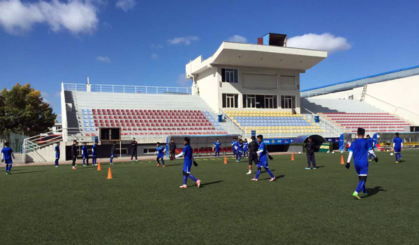 U16 Việt Nam ‘đạp cỏ’ sân chính, sẵn sàng cho trận ra quân