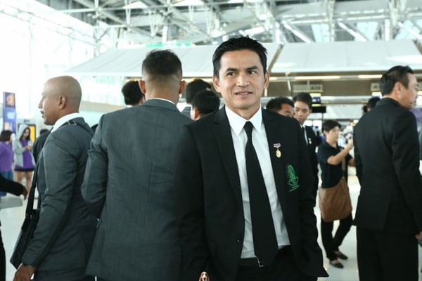 Từ chối đến Việt Nam, Kiatisak đã có bến đỗ mới