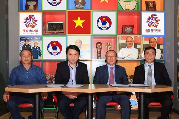 GĐKT HAGL lần đầu nói về HLV Park Hang Seo
