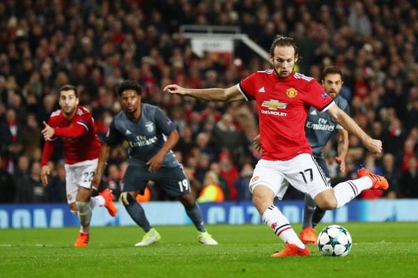 HLV Mourinho thất vọng, giải thích việc Blind đá penalty