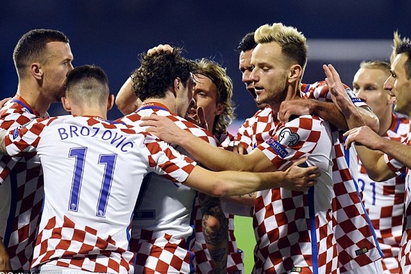 Croatia đè bẹp Hy Lạp, Thụy Sỹ nhọc nhằn hạ Bắc Ireland