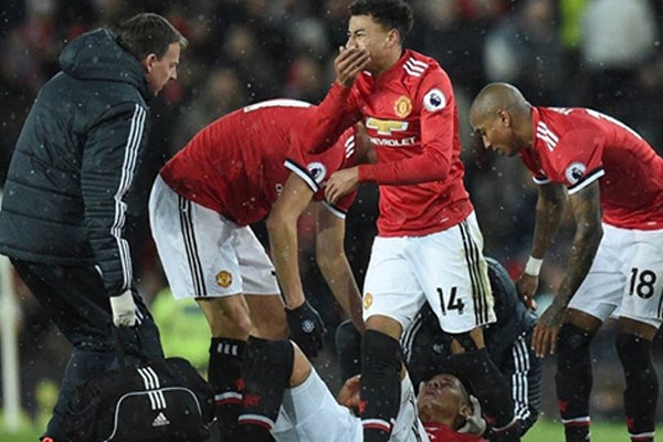 Kinh hoàng với chấn thương ở đầu của Marcos Rojo