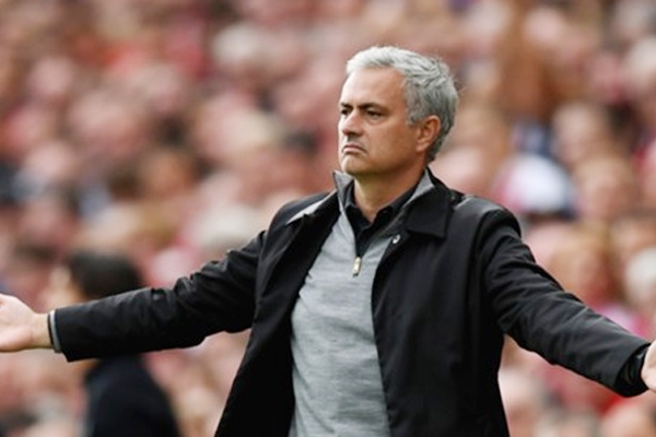 Chuyển nhượng sáng 14/1: M.U ra mắt  binh, Real mê mẩn Sterling