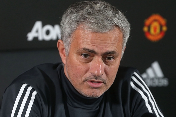 HLV Mourinho lên tiếng vụ Sanchez gia nhập Man Utd