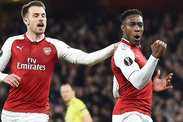 Welbeck tỏa sáng, đưa Arsenal vào tứ kết Europa League
