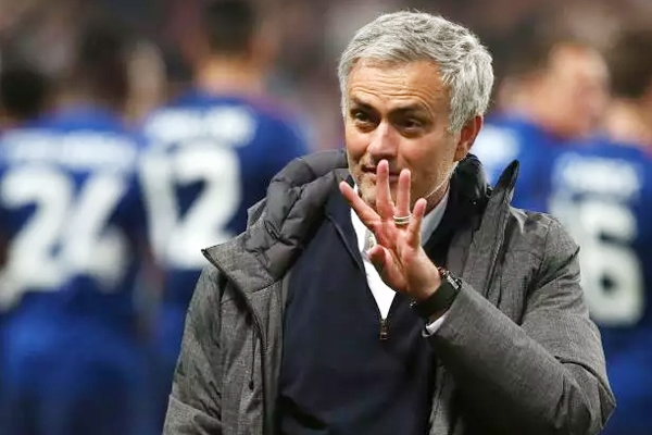 Tin tức MU: Sắp đón ‘tiểu Vidic’, Lý do Ibra ra đi