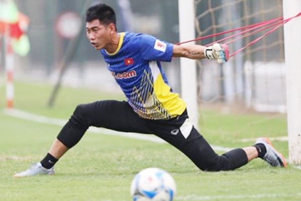 Tuấn Mạnh không ngại cạnh tranh suất dự AFF Cup với Văn Lâm