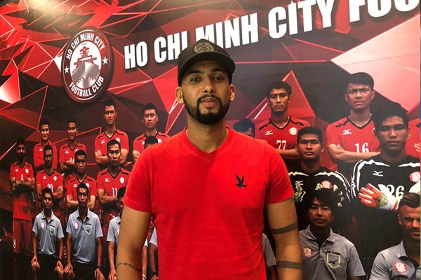 Hữu Thắng mang đồng đội cũ của Ronaldinho về TP.HCM