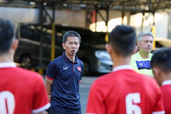 Bị loại nhưng U19 Việt Nam chưa thể về nước bởi lý do hy hữu