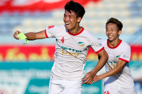 Tiến Dũng nói về viễn cảnh đá V-League 2019