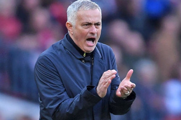 M.U họp gấp, tương lai HLV Mourinho sẽ rõ trong hôm nay
