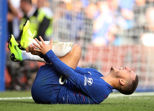 Hazard nguy cơ nghỉ 2 tuần, HLV Sarri đứng ngồi không yên