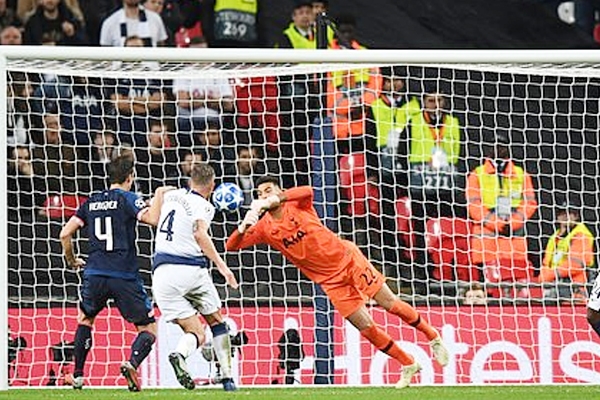 BXH Champions League: Đại diện nước Anh 'chết hụt'