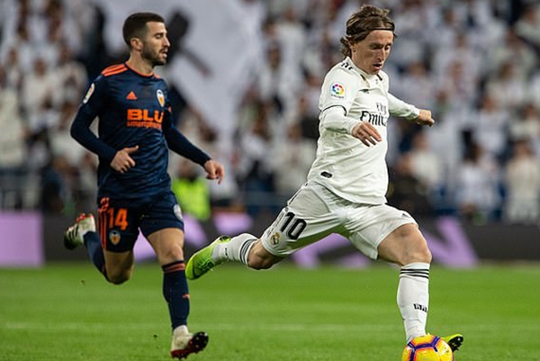 Đả bại Valencia, Real Madrid áp sát top 3