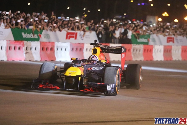 Khởi động F1 Việt Nam GP 2020: Đua xe, driff mãn nhãn