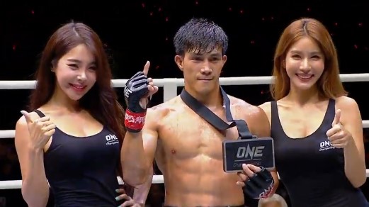 VIDEO: Nguyễn Trần Duy Nhất ra đòn 'trời giáng' hạ knock-out đối thủ