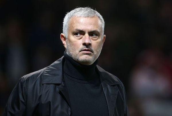 CĐV Real Madrid cầu cứu HLV Jose Mourinho