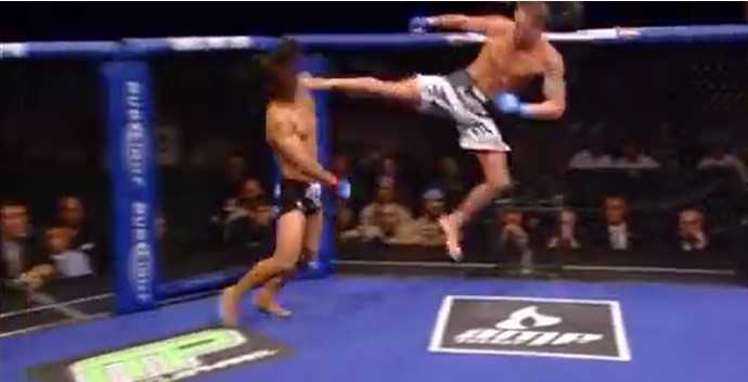 Võ sĩ MMA với cước song phi danh bất hư truyền đại náo UFC