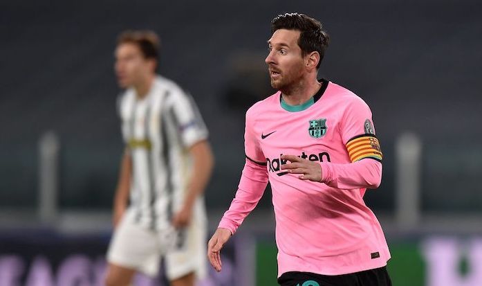 Tin HOT bóng đá 3/11: Messi 'bật' HLV trong phòng thay đồ