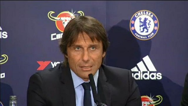 HLV Antonio Conte bất ngờ 'thả thính' đối thủ