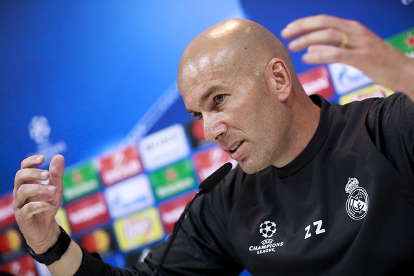 HLV Zidane vẫn lo sợ Barca 'lật kèo'