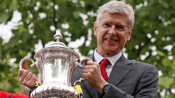 HLV Wenger trước cơ hội xô đổ kỷ lục vĩ đại