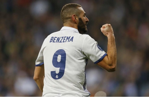 HLV Zidane bất ngờ cho Benzema vào 'ban cán sự'