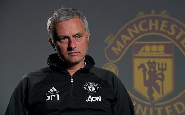 Ký hợp đồng khủng, MU quyết biến Mourinho thành Sir Alex 2.0