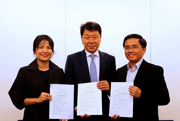 NÓNG: HAGL hoãn ký hợp đồng với HLV Chung Hae Seong