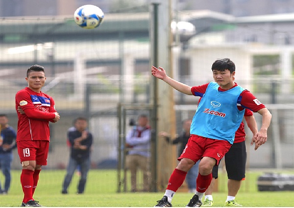 HLV Park Hang Seo 'chấm' 2 cái tên đá phạt cho ĐT Việt Nam?