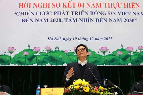 Phó thủ tướng Vũ Đức Đam: 'V.League còn nhường điểm, chia điểm không?'