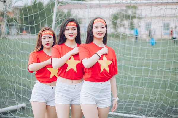 Nữ sinh Hải Phòng tiếp sức U23 VN đá chung kết U23 Châu Á