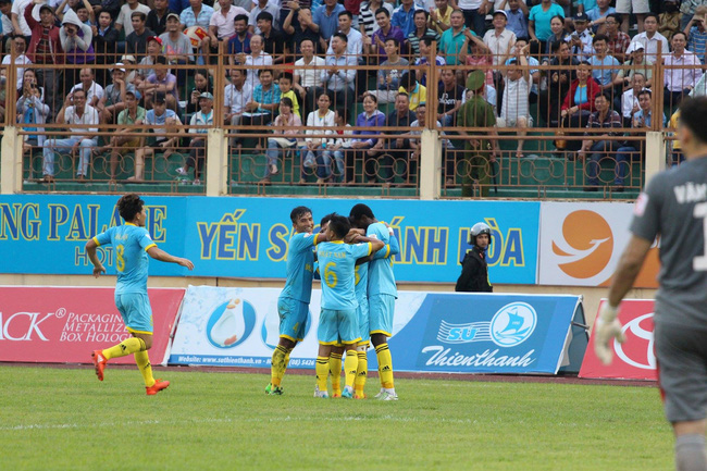 Cựu sao U19 VN tỏa sáng, Khánh Hòa thắng nghẹt thở SLNA 