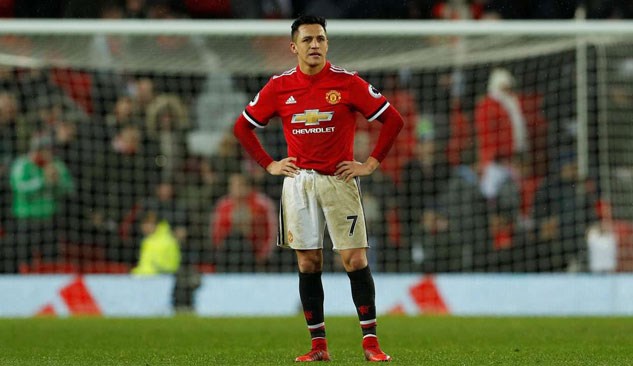 Bom tấn Sanchez bị cầu thủ Man Utd cô lập