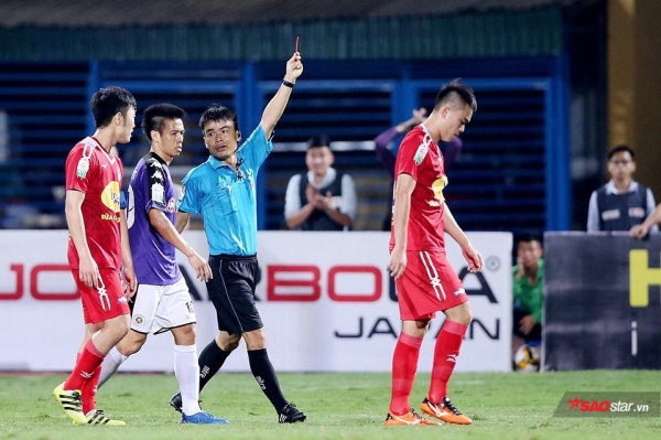 Bầu Đức ra án phạt cực nặng với cầu thủ 'đá xấu' Duy Mạnh