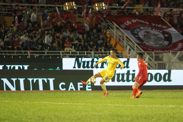 Đội bóng của Công Vinh bị 'chê' vì làm điều chưa từng có tại V.League