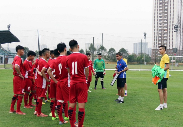 HLV Hoàng Anh Tuấn nói lời cay đắng khi nhớ về lứa Quang Hải