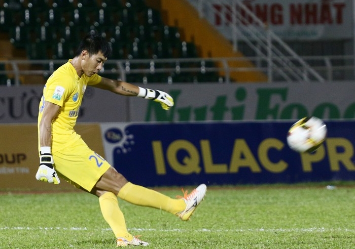 HLV V.League tiến cử hai cầu thủ lên ĐT Việt Nam dự AFF 2018