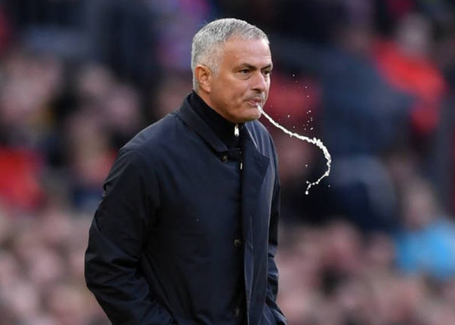 Mourinho hành động khó hiểu trước trận thắng Newcastle