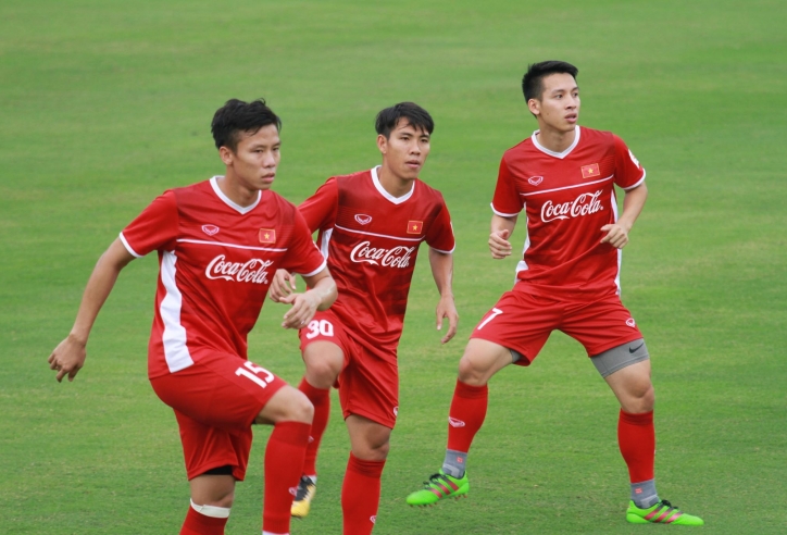 Tiền vệ hay bậc nhất VN: 'Tôi lo mình không được dự AFF Cup'