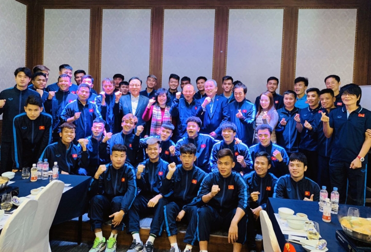 U23 Việt Nam đón vị khách đặc biệt tại Hàn Quốc tới thăm