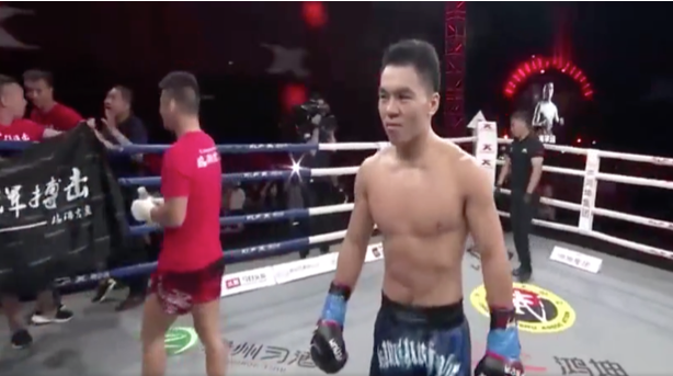 VIDEO: Võ sĩ Trung Quốc 'chơi bẩn' để knock-out đối thủ chỉ với 1 giây